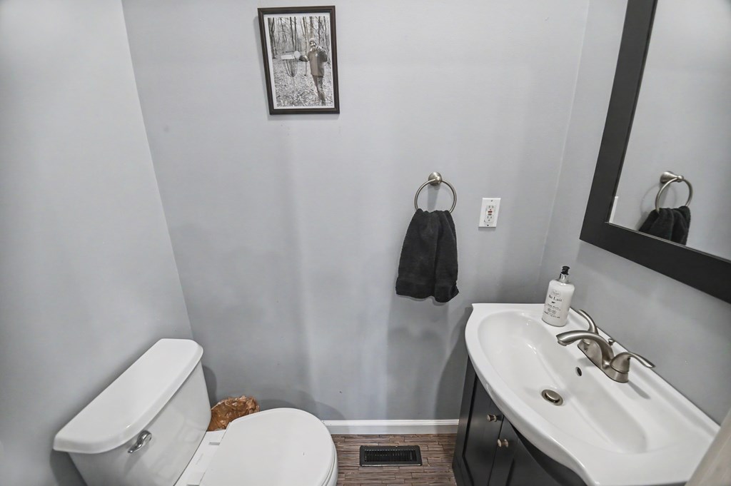 9400 Pleasant Valley, Mount Vernon, Ohio 43050, 4 Bedrooms Bedrooms, ,2 BathroomsBathrooms,Residential,For Sale,Pleasant Valley,9073695