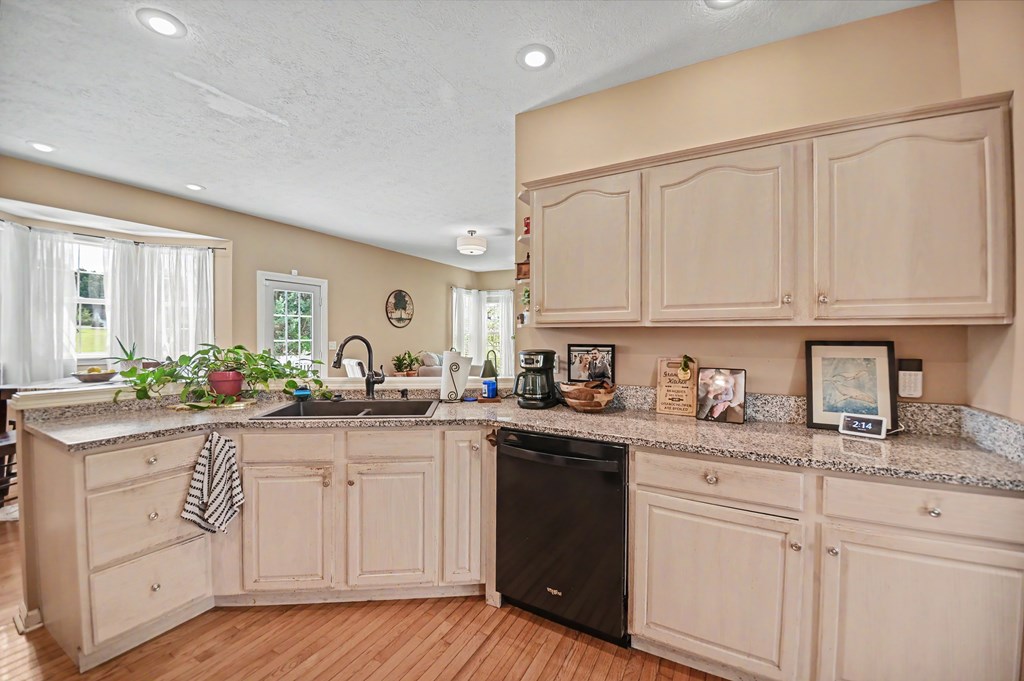 9400 Pleasant Valley, Mount Vernon, Ohio 43050, 4 Bedrooms Bedrooms, ,2 BathroomsBathrooms,Residential,For Sale,Pleasant Valley,9073695