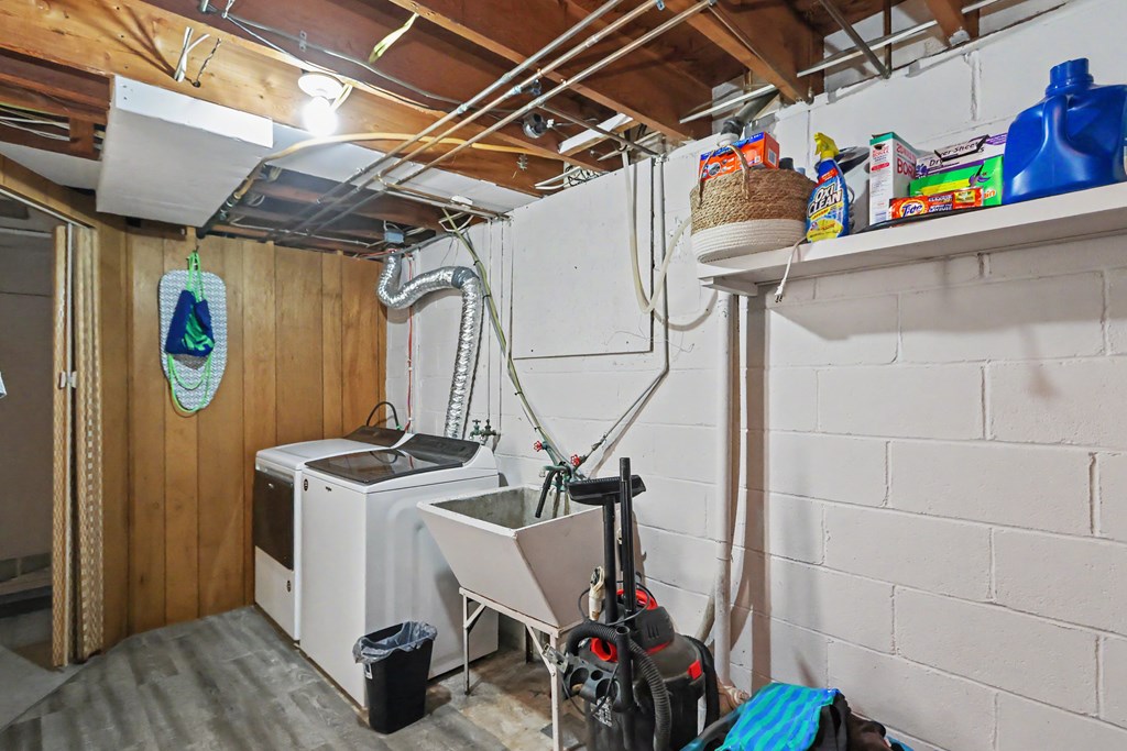 562 Fuhrer Avenue, Mansfield, Ohio 44904, 3 Bedrooms Bedrooms, ,1 BathroomBathrooms,Residential,For Sale,Fuhrer Avenue,9073738