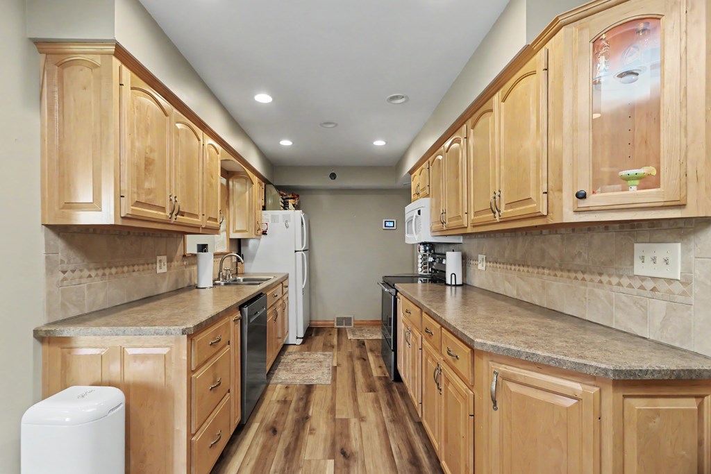 562 Fuhrer Avenue, Mansfield, Ohio 44904, 3 Bedrooms Bedrooms, ,1 BathroomBathrooms,Residential,For Sale,Fuhrer Avenue,9073738