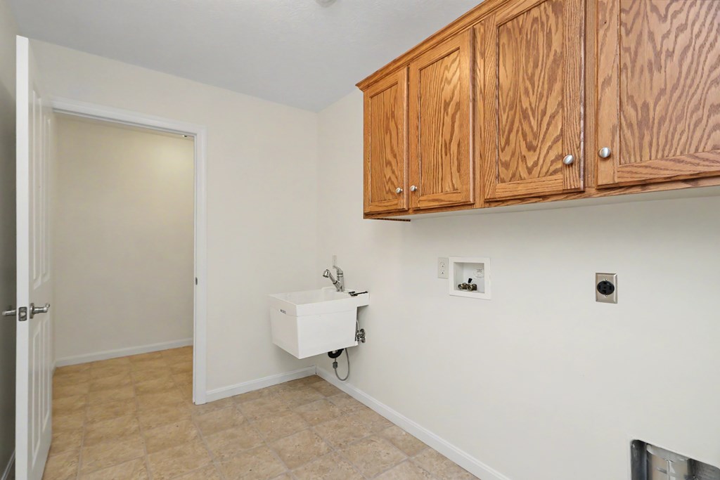 1302 Bridgewater Way North, Mansfield, Ohio 44906, 2 Bedrooms Bedrooms, ,2 BathroomsBathrooms,Residential,For Sale,Bridgewater Way North,9073749