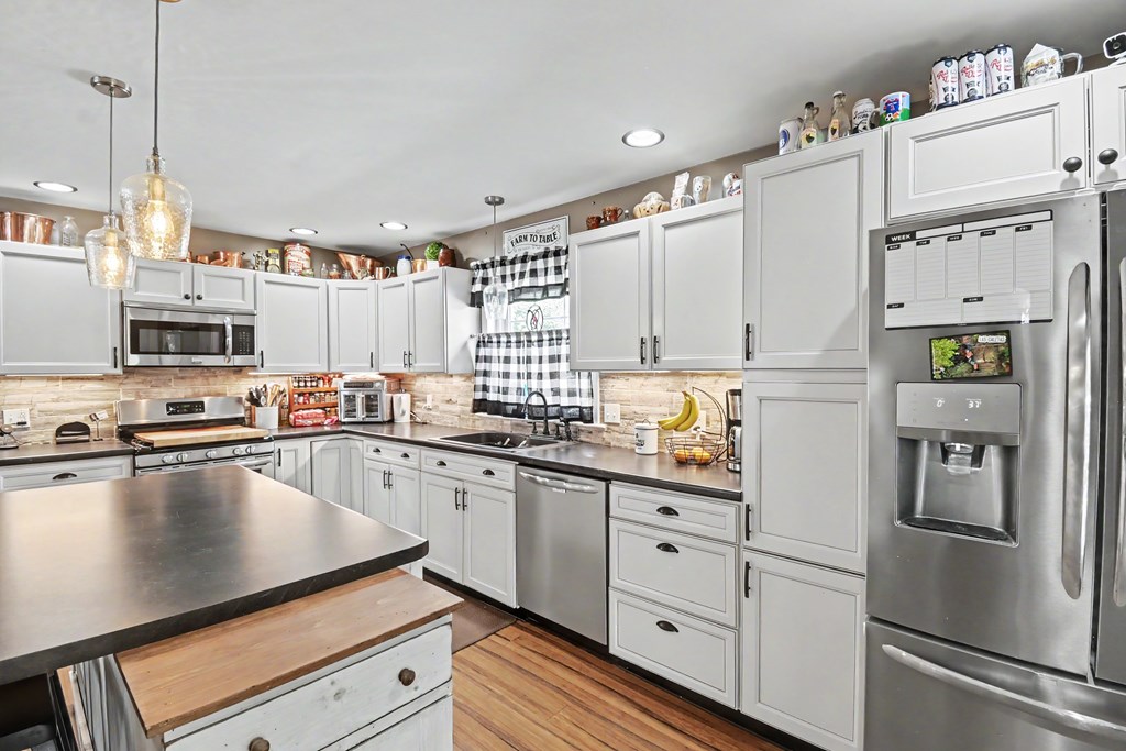 421 W Oakwood Avenue, Bucyrus, Ohio 44820, 3 Bedrooms Bedrooms, ,2 BathroomsBathrooms,Residential,For Sale,Oakwood Avenue,9073750
