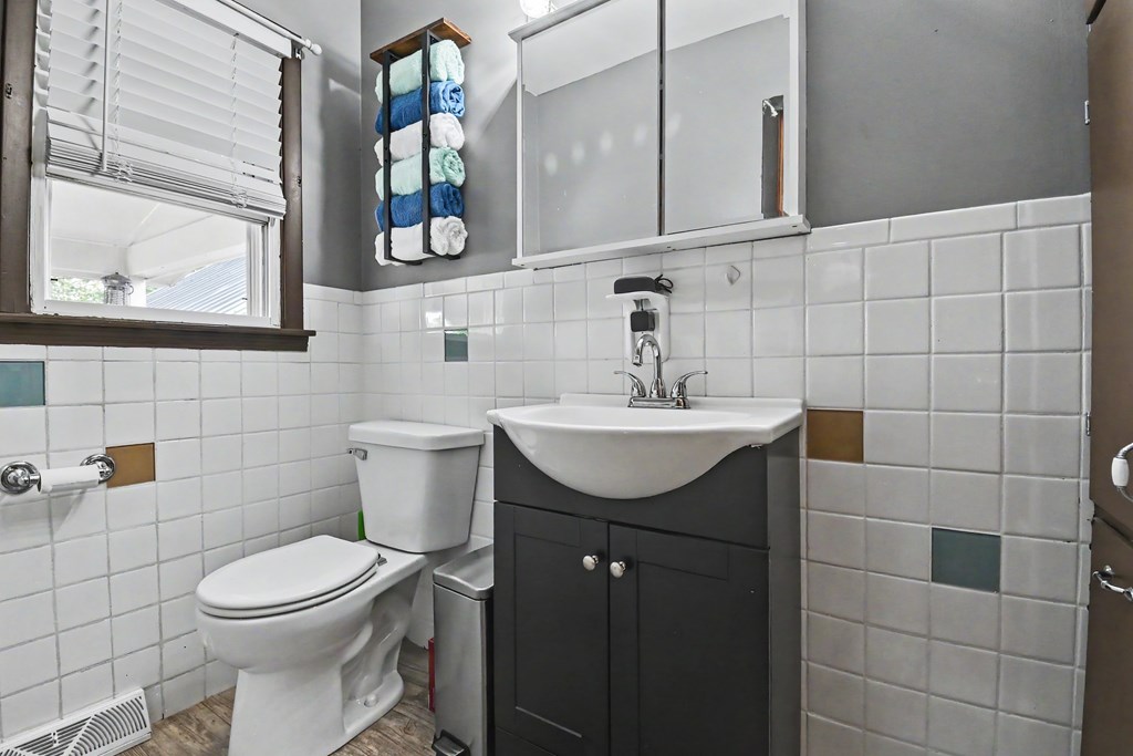 421 W Oakwood Avenue, Bucyrus, Ohio 44820, 3 Bedrooms Bedrooms, ,2 BathroomsBathrooms,Residential,For Sale,Oakwood Avenue,9073750