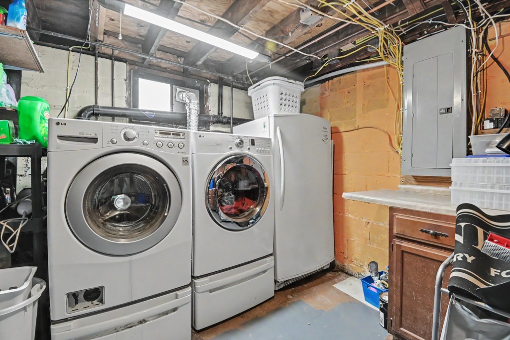 421 W Oakwood Avenue, Bucyrus, Ohio 44820, 3 Bedrooms Bedrooms, ,2 BathroomsBathrooms,Residential,For Sale,Oakwood Avenue,9073750