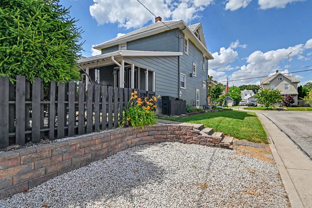 421 W Oakwood Avenue, Bucyrus, Ohio 44820, 3 Bedrooms Bedrooms, ,2 BathroomsBathrooms,Residential,For Sale,Oakwood Avenue,9073750