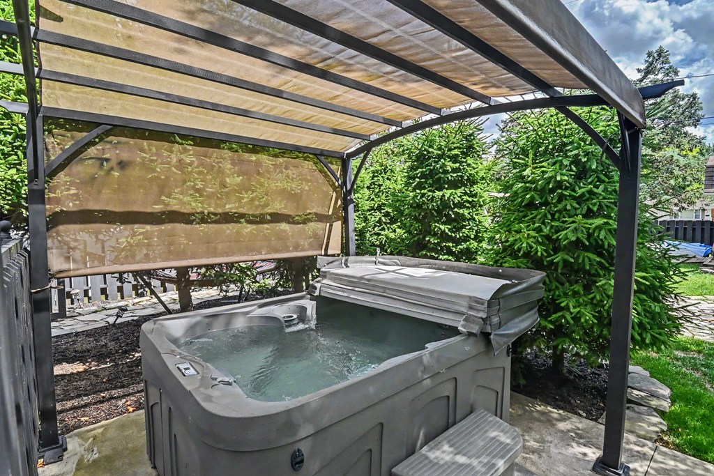 421 W Oakwood Avenue, Bucyrus, Ohio 44820, 3 Bedrooms Bedrooms, ,2 BathroomsBathrooms,Residential,For Sale,Oakwood Avenue,9073750