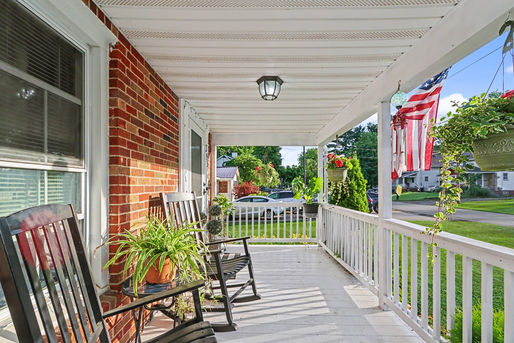 395 Indiana Avenue, Mansfield, Ohio 44905, 2 Bedrooms Bedrooms, ,1 BathroomBathrooms,Residential,For Sale,Indiana Avenue,9073762