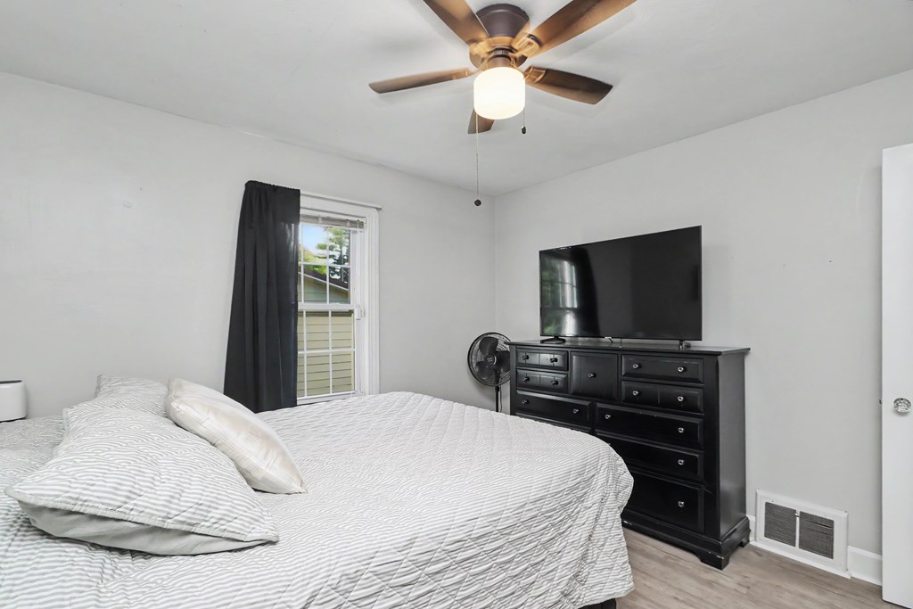 395 Indiana Avenue, Mansfield, Ohio 44905, 2 Bedrooms Bedrooms, ,1 BathroomBathrooms,Residential,For Sale,Indiana Avenue,9073762