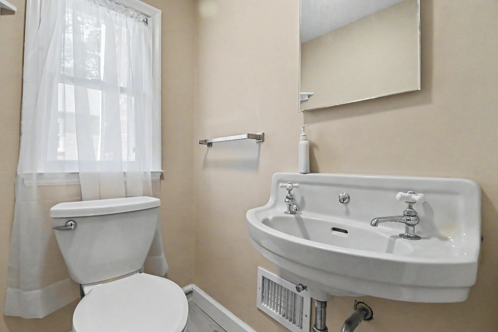 645 Yale Drive, Mansfield, Ohio 44907, 3 Bedrooms Bedrooms, ,1 BathroomBathrooms,Residential,For Sale,Yale Drive,9073792