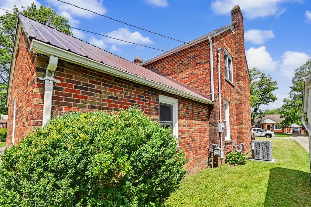 645 Yale Drive, Mansfield, Ohio 44907, 3 Bedrooms Bedrooms, ,1 BathroomBathrooms,Residential,For Sale,Yale Drive,9073792