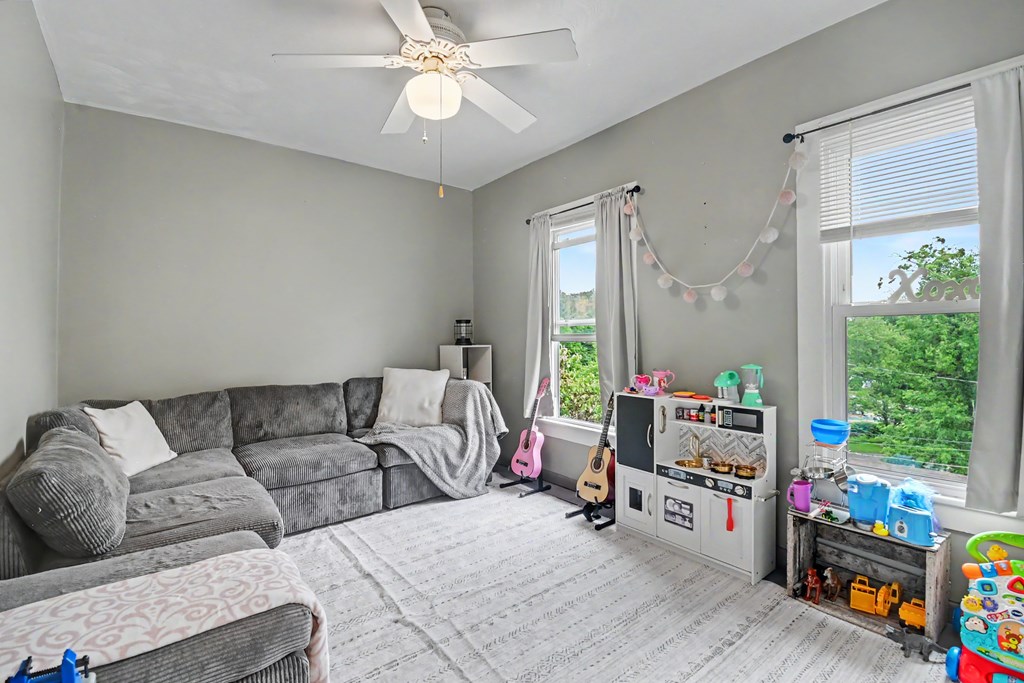 85 Elm Street, Norwalk, Ohio 44857, 4 Bedrooms Bedrooms, ,2 BathroomsBathrooms,Residential,For Sale,Elm Street,9073779