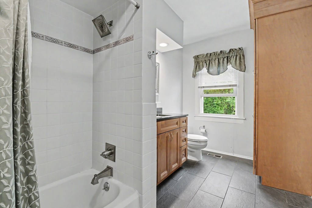 85 Elm Street, Norwalk, Ohio 44857, 4 Bedrooms Bedrooms, ,2 BathroomsBathrooms,Residential,For Sale,Elm Street,9073779