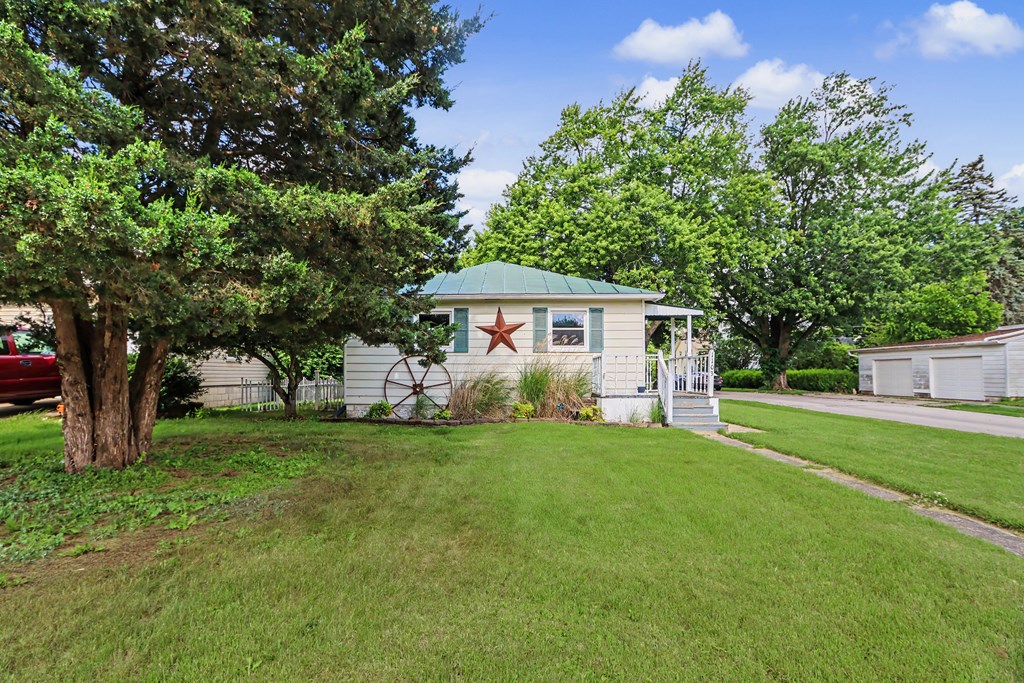 1103 Rogers Street, Bucyrus, Ohio 44820, 3 Bedrooms Bedrooms, ,1 BathroomBathrooms,Residential,For Sale,Rogers Street,9073780