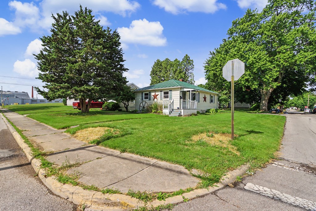 1103 Rogers Street, Bucyrus, Ohio 44820, 3 Bedrooms Bedrooms, ,1 BathroomBathrooms,Residential,For Sale,Rogers Street,9073780