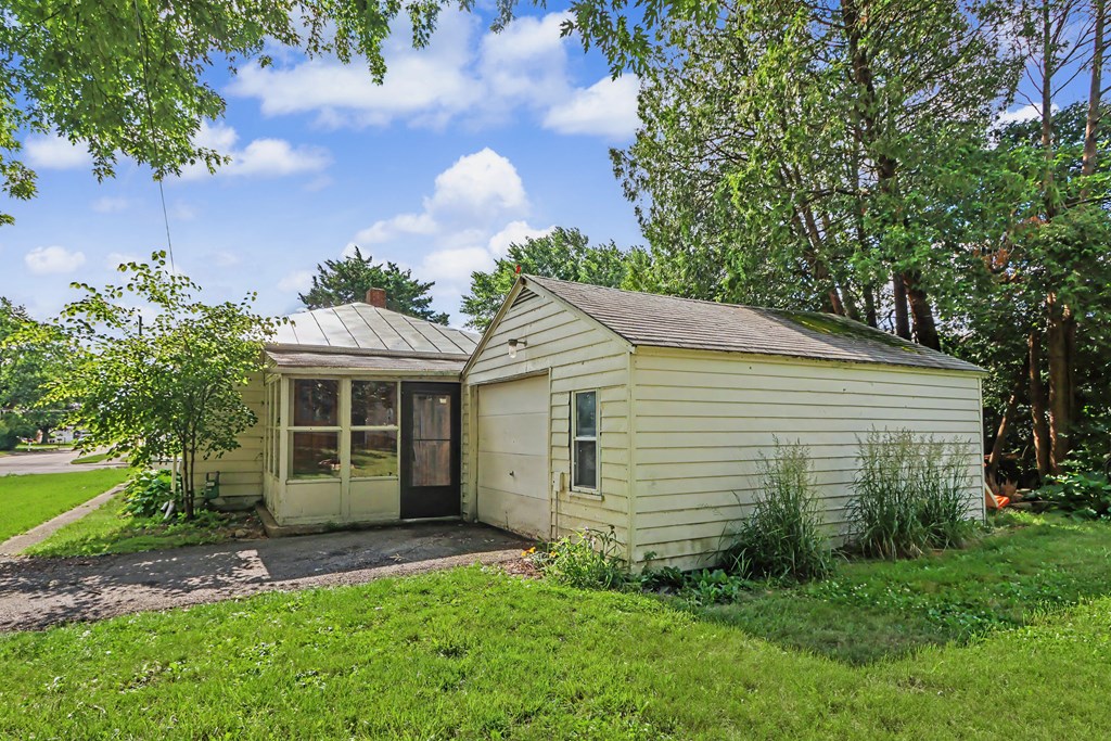 1103 Rogers Street, Bucyrus, Ohio 44820, 3 Bedrooms Bedrooms, ,1 BathroomBathrooms,Residential,For Sale,Rogers Street,9073780