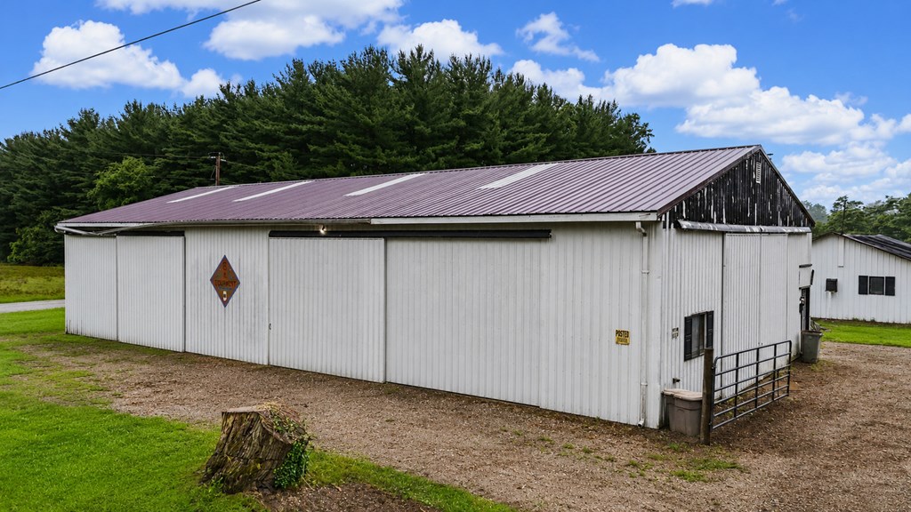 2444 Kings Corners Road East, Mansfield, Ohio 44904, 3 Bedrooms Bedrooms, ,2 BathroomsBathrooms,Residential,For Sale,Kings Corners Road East,9073811