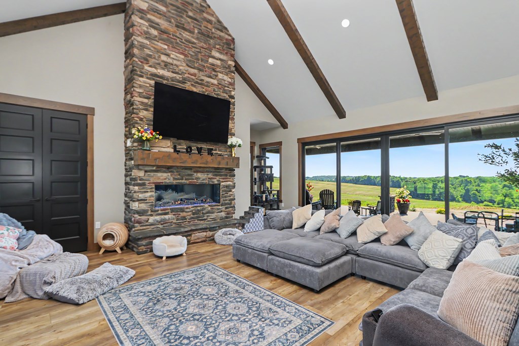 17100 North Liberty Road, Fredericktown, Ohio 43019, 6 Bedrooms Bedrooms, ,4 BathroomsBathrooms,Residential,For Sale,North Liberty Road,9073812