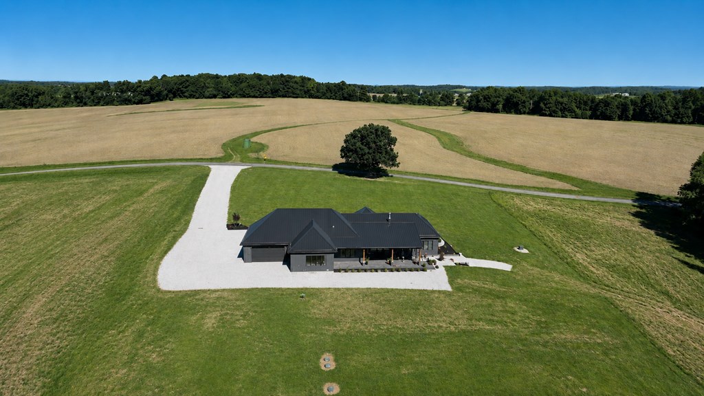 17100 North Liberty Road, Fredericktown, Ohio 43019, 6 Bedrooms Bedrooms, ,4 BathroomsBathrooms,Residential,For Sale,North Liberty Road,9073812
