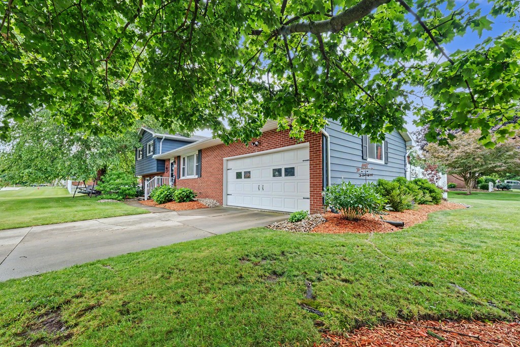 825 Victoria Drive, Bucyrus, Ohio 44820, 4 Bedrooms Bedrooms, ,2 BathroomsBathrooms,Residential,For Sale,Victoria Drive,9073842 825 Victoria Drive, Bucyrus, Ohio 44820, 4 Bedrooms Bedrooms, ,2 BathroomsBathrooms,Residential,For Sale,Victoria Drive,9073842