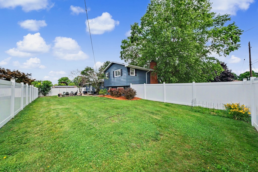 825 Victoria Drive, Bucyrus, Ohio 44820, 4 Bedrooms Bedrooms, ,2 BathroomsBathrooms,Residential,For Sale,Victoria Drive,9073842 825 Victoria Drive, Bucyrus, Ohio 44820, 4 Bedrooms Bedrooms, ,2 BathroomsBathrooms,Residential,For Sale,Victoria Drive,9073842