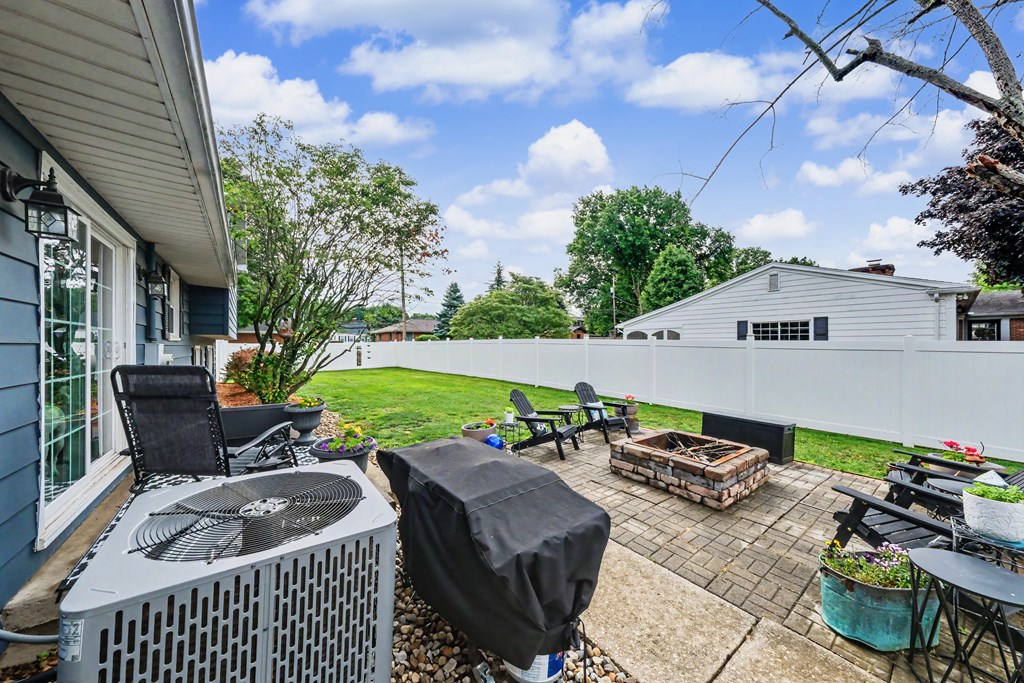 825 Victoria Drive, Bucyrus, Ohio 44820, 4 Bedrooms Bedrooms, ,2 BathroomsBathrooms,Residential,For Sale,Victoria Drive,9073842 825 Victoria Drive, Bucyrus, Ohio 44820, 4 Bedrooms Bedrooms, ,2 BathroomsBathrooms,Residential,For Sale,Victoria Drive,9073842