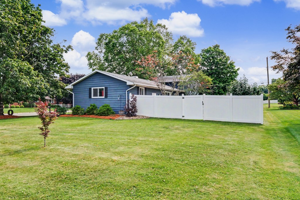 825 Victoria Drive, Bucyrus, Ohio 44820, 4 Bedrooms Bedrooms, ,2 BathroomsBathrooms,Residential,For Sale,Victoria Drive,9073842 825 Victoria Drive, Bucyrus, Ohio 44820, 4 Bedrooms Bedrooms, ,2 BathroomsBathrooms,Residential,For Sale,Victoria Drive,9073842