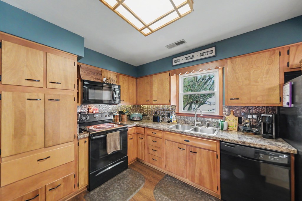 825 Victoria Drive, Bucyrus, Ohio 44820, 4 Bedrooms Bedrooms, ,2 BathroomsBathrooms,Residential,For Sale,Victoria Drive,9073842 825 Victoria Drive, Bucyrus, Ohio 44820, 4 Bedrooms Bedrooms, ,2 BathroomsBathrooms,Residential,For Sale,Victoria Drive,9073842