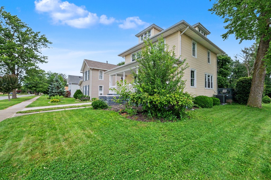 529 Fulton Street, Port Clinton, Ohio 43452, 4 Bedrooms Bedrooms, ,1 BathroomBathrooms,Residential,For Sale,Fulton Street,9073848