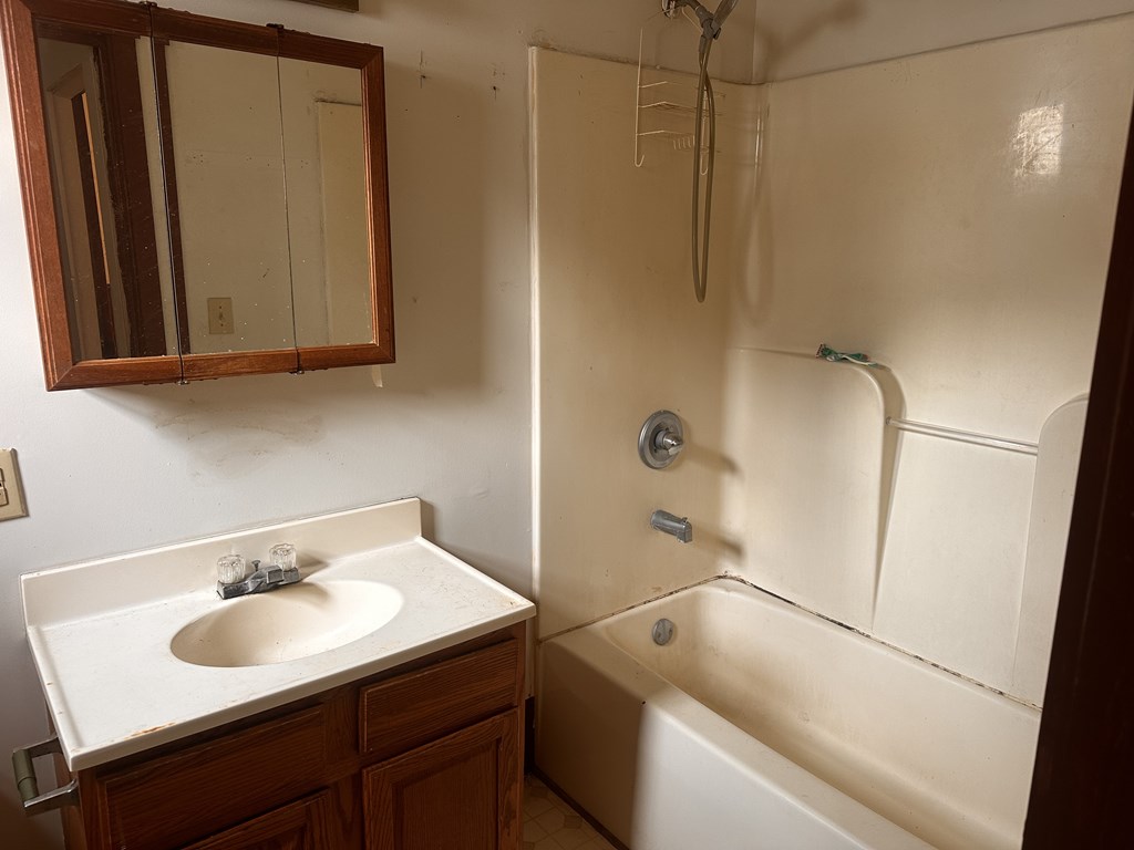 488 South Diamond Street, Mansfield, Ohio 44902, 3 Bedrooms Bedrooms, ,1 BathroomBathrooms,Residential,For Sale,South Diamond Street,9073863