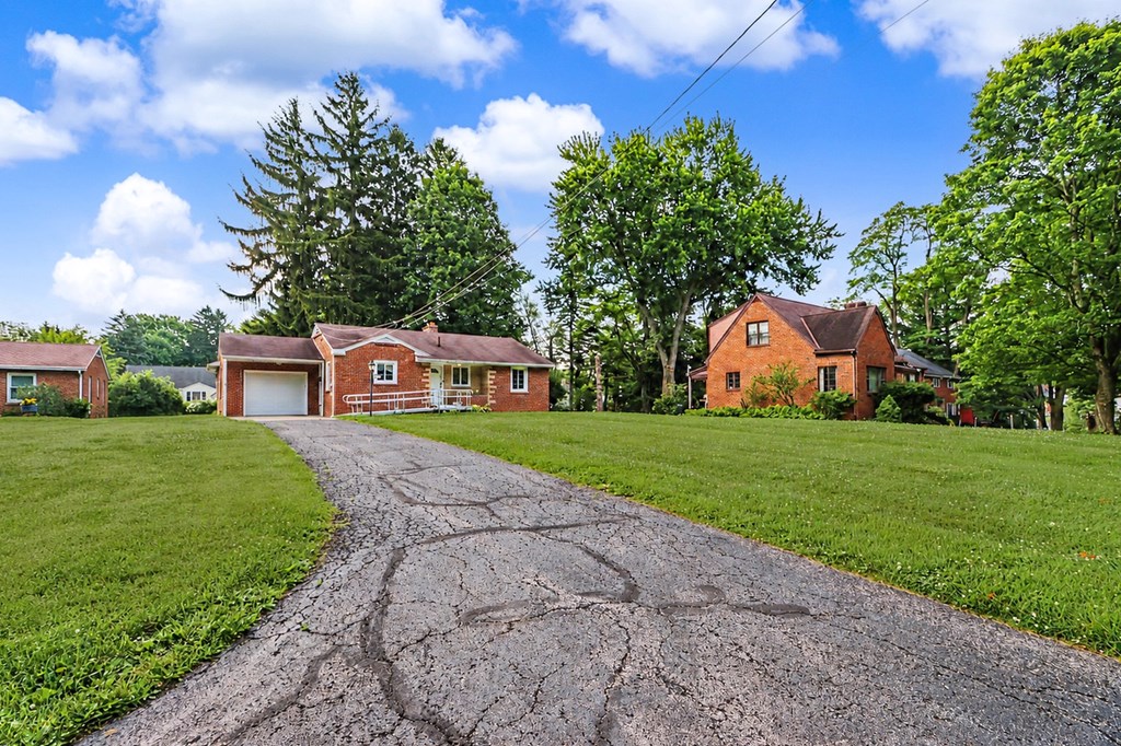 211 Oakwood Drive, Mansfield, Ohio 44906, 2 Bedrooms Bedrooms, ,1 BathroomBathrooms,Residential,For Sale,Oakwood Drive,9073880 211 Oakwood Drive, Mansfield, Ohio 44906, 2 Bedrooms Bedrooms, ,1 BathroomBathrooms,Residential,For Sale,Oakwood Drive,9073880