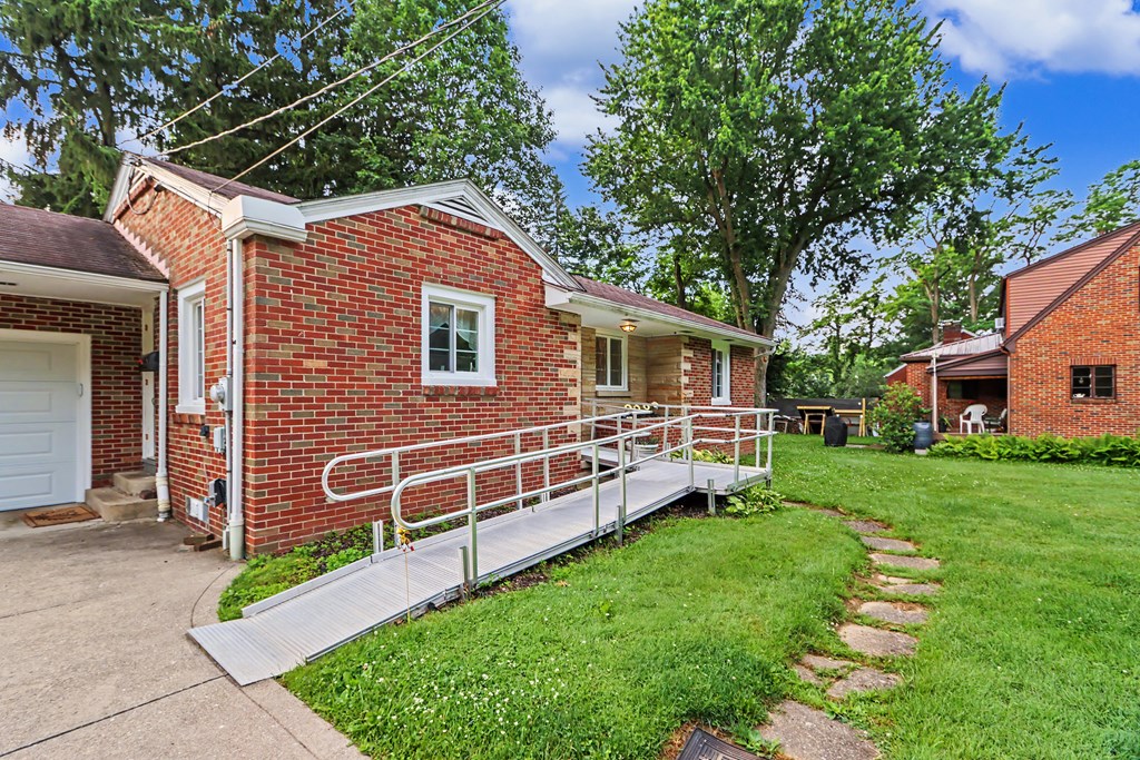 211 Oakwood Drive, Mansfield, Ohio 44906, 2 Bedrooms Bedrooms, ,1 BathroomBathrooms,Residential,For Sale,Oakwood Drive,9073880 211 Oakwood Drive, Mansfield, Ohio 44906, 2 Bedrooms Bedrooms, ,1 BathroomBathrooms,Residential,For Sale,Oakwood Drive,9073880