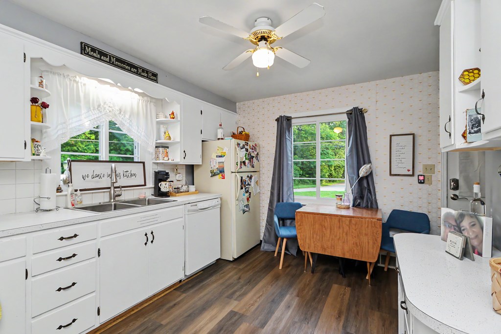211 Oakwood Drive, Mansfield, Ohio 44906, 2 Bedrooms Bedrooms, ,1 BathroomBathrooms,Residential,For Sale,Oakwood Drive,9073880 211 Oakwood Drive, Mansfield, Ohio 44906, 2 Bedrooms Bedrooms, ,1 BathroomBathrooms,Residential,For Sale,Oakwood Drive,9073880
