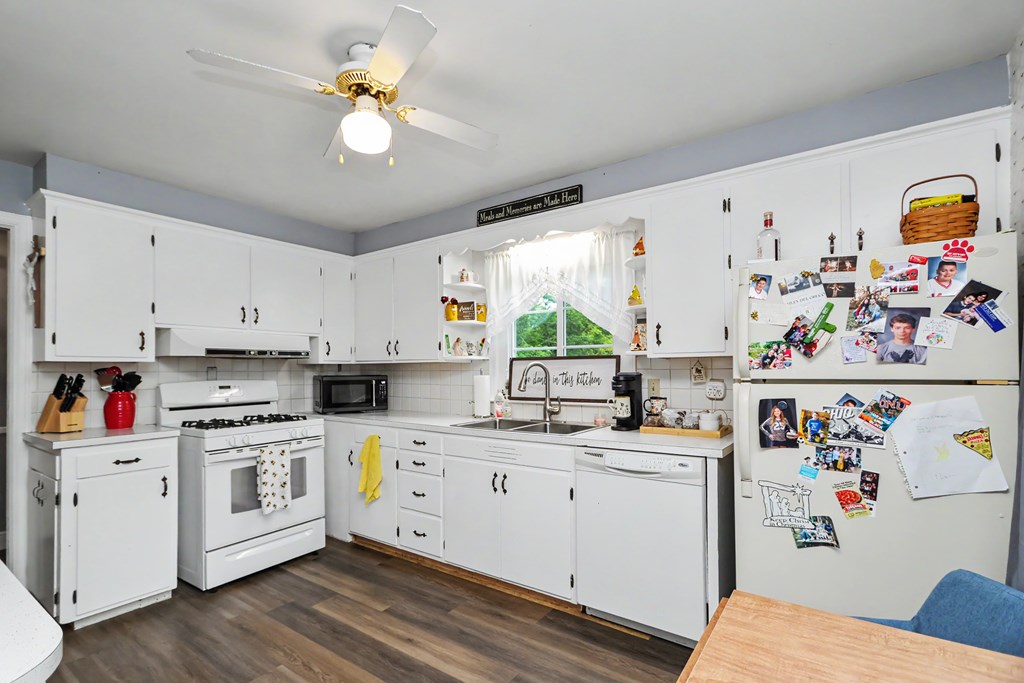 211 Oakwood Drive, Mansfield, Ohio 44906, 2 Bedrooms Bedrooms, ,1 BathroomBathrooms,Residential,For Sale,Oakwood Drive,9073880 211 Oakwood Drive, Mansfield, Ohio 44906, 2 Bedrooms Bedrooms, ,1 BathroomBathrooms,Residential,For Sale,Oakwood Drive,9073880