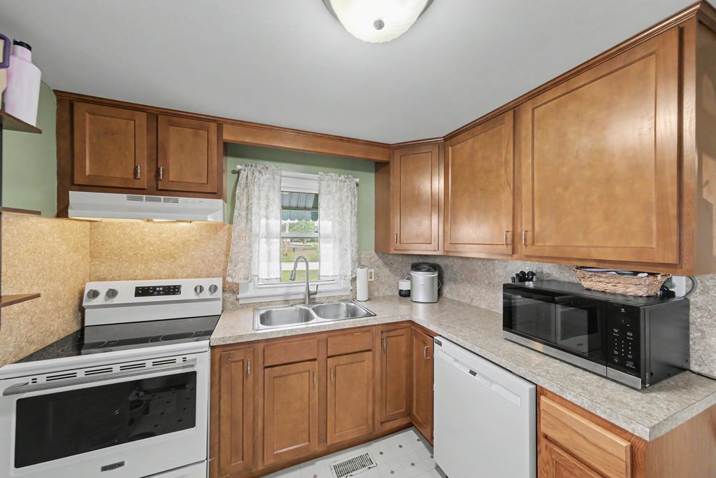 222 North Kibler Street, New Washington, Ohio 44854, 2 Bedrooms Bedrooms, ,1 BathroomBathrooms,Residential,For Sale,North Kibler Street,9073887 222 North Kibler Street, New Washington, Ohio 44854, 2 Bedrooms Bedrooms, ,1 BathroomBathrooms,Residential,For Sale,North Kibler Street,9073887