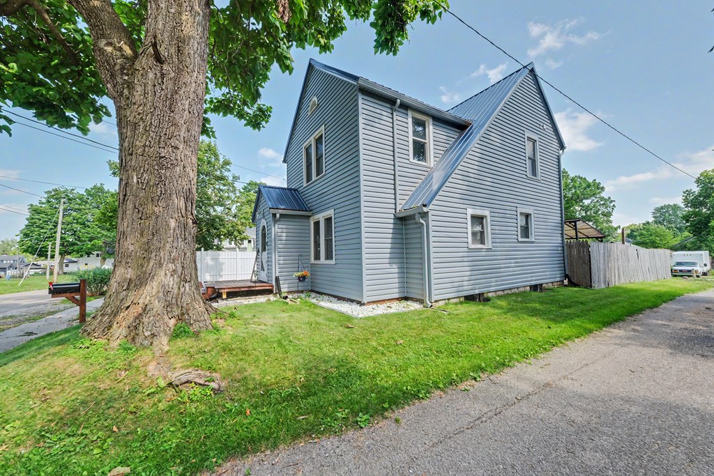 423 Erie Street, Galion, Ohio 44833, 3 Bedrooms Bedrooms, ,1 BathroomBathrooms,Residential,For Sale,Erie Street,9073898 423 Erie Street, Galion, Ohio 44833, 3 Bedrooms Bedrooms, ,1 BathroomBathrooms,Residential,For Sale,Erie Street,9073898