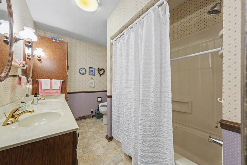 967 South Market Street, Galion, Ohio 44833, 3 Bedrooms Bedrooms, ,2 BathroomsBathrooms,Residential,For Sale,South Market Street,9073910 967 South Market Street, Galion, Ohio 44833, 3 Bedrooms Bedrooms, ,2 BathroomsBathrooms,Residential,For Sale,South Market Street,9073910