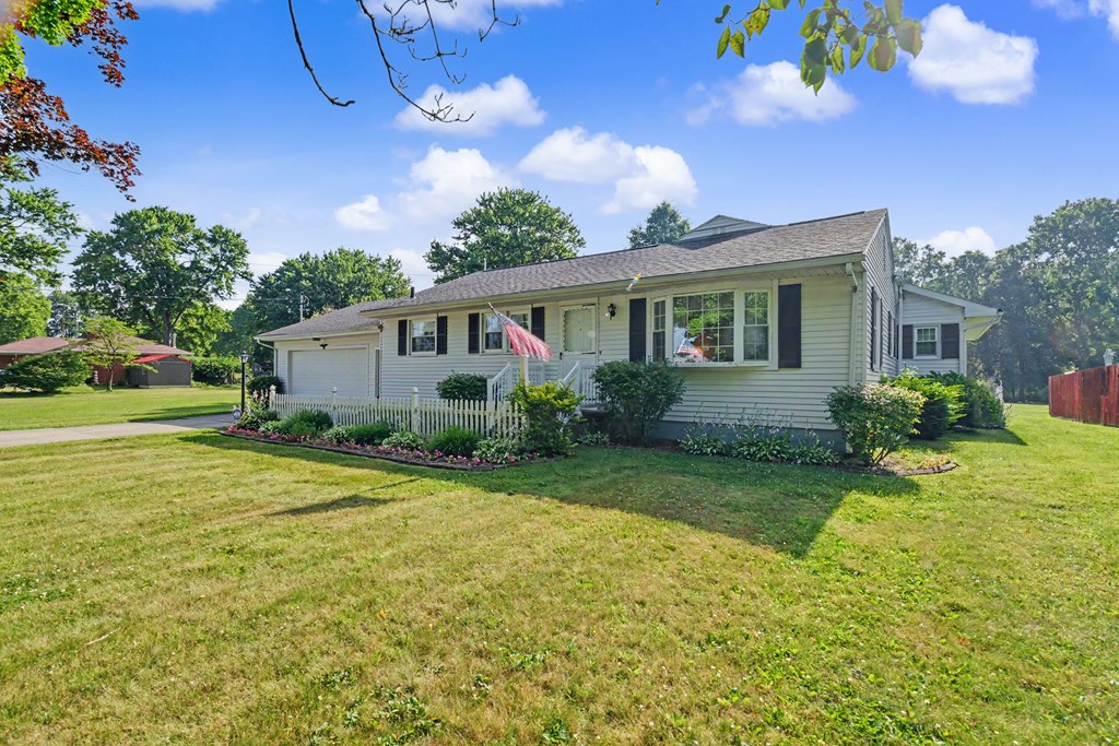 967 South Market Street, Galion, Ohio 44833, 3 Bedrooms Bedrooms, ,2 BathroomsBathrooms,Residential,For Sale,South Market Street,9073910 967 South Market Street, Galion, Ohio 44833, 3 Bedrooms Bedrooms, ,2 BathroomsBathrooms,Residential,For Sale,South Market Street,9073910