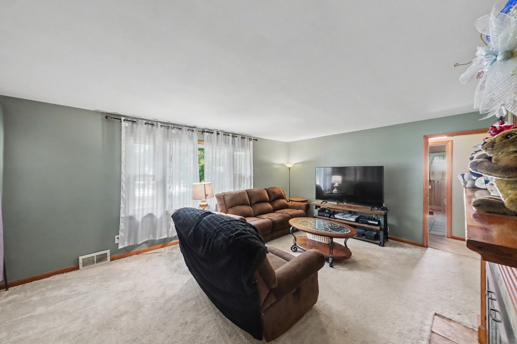 41 Randall Road, Mansfield, Ohio 44907, 3 Bedrooms Bedrooms, ,1 BathroomBathrooms,Residential,For Sale,Randall Road,9073935 41 Randall Road, Mansfield, Ohio 44907, 3 Bedrooms Bedrooms, ,1 BathroomBathrooms,Residential,For Sale,Randall Road,9073935