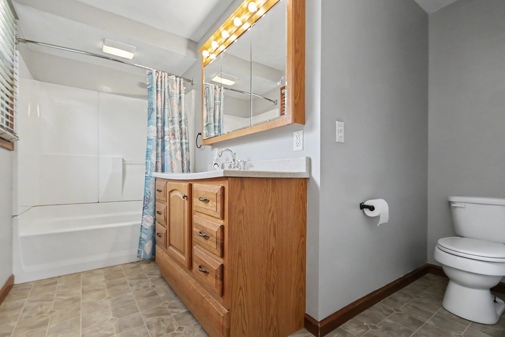 1705 Devonshire Lane, Mansfield, Ohio 44907, 3 Bedrooms Bedrooms, ,2 BathroomsBathrooms,Residential,For Sale,Devonshire Lane,9073963