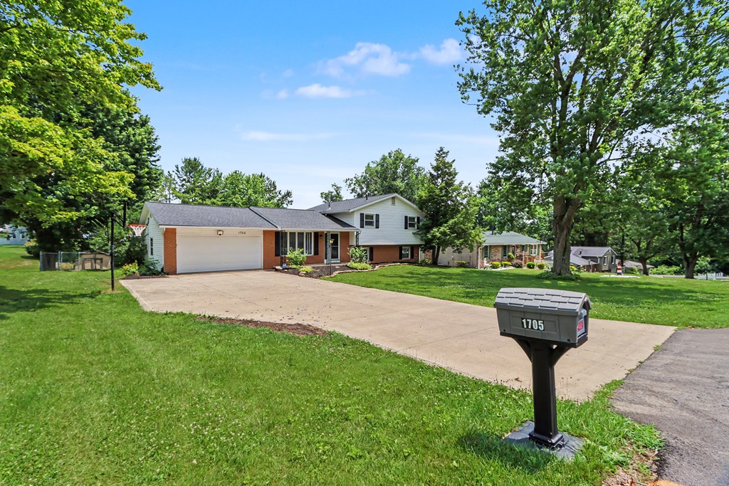 1705 Devonshire Lane, Mansfield, Ohio 44907, 3 Bedrooms Bedrooms, ,2 BathroomsBathrooms,Residential,For Sale,Devonshire Lane,9073963