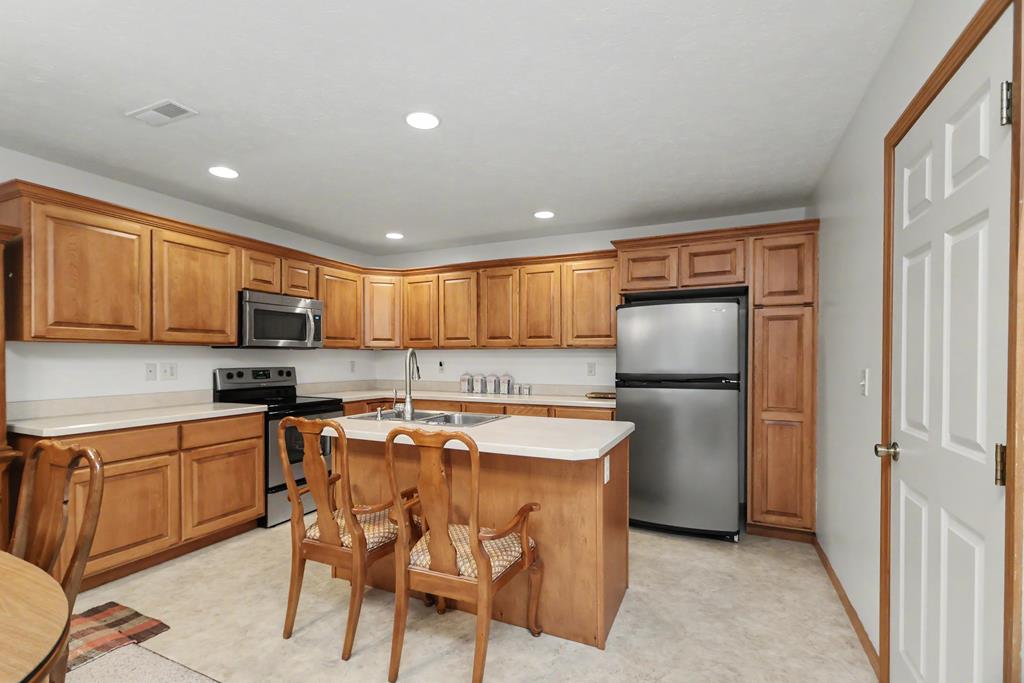2357 Deerfield Lane, Ontario, Ohio 44906, 3 Bedrooms Bedrooms, ,2 BathroomsBathrooms,Residential,For Sale,Deerfield Lane,9073964