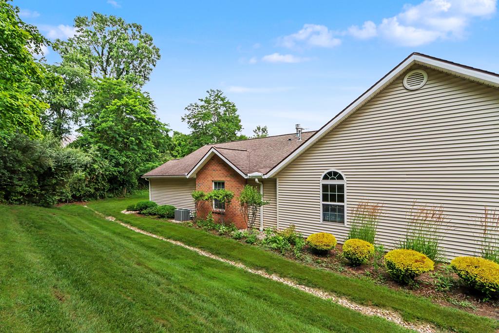 2357 Deerfield Lane, Ontario, Ohio 44906, 3 Bedrooms Bedrooms, ,2 BathroomsBathrooms,Residential,For Sale,Deerfield Lane,9073964