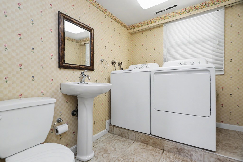 79 Redwood Road, Mansfield, Ohio 44907, 3 Bedrooms Bedrooms, ,2 BathroomsBathrooms,Residential,For Sale,Redwood Road,9074004 79 Redwood Road, Mansfield, Ohio 44907, 3 Bedrooms Bedrooms, ,2 BathroomsBathrooms,Residential,For Sale,Redwood Road,9074004