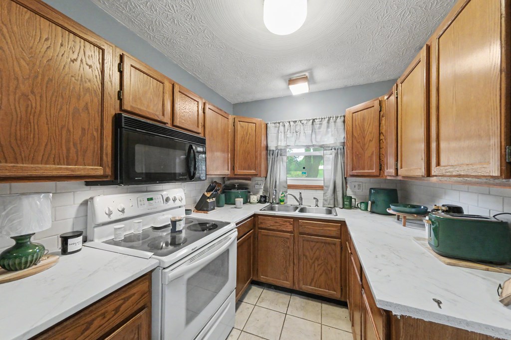 34 Brooks Court, Plymouth, Ohio 44865, 2 Bedrooms Bedrooms, ,1 BathroomBathrooms,Residential,For Sale,Brooks Court,9074008 34 Brooks Court, Plymouth, Ohio 44865, 2 Bedrooms Bedrooms, ,1 BathroomBathrooms,Residential,For Sale,Brooks Court,9074008