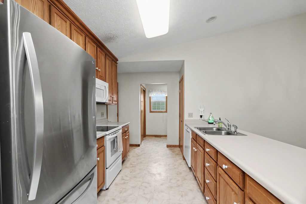 912 Greenfield Drive, Lexington, Ohio 44904, 2 Bedrooms Bedrooms, ,3 BathroomsBathrooms,Residential,For Sale,Greenfield Drive,9074070
