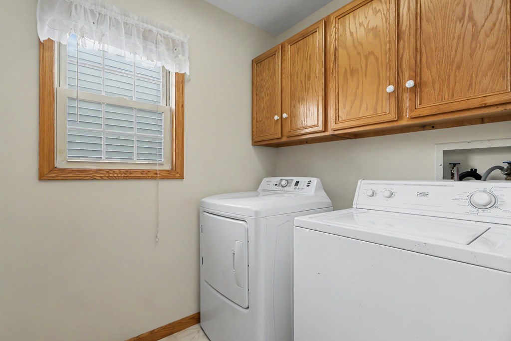 912 Greenfield Drive, Lexington, Ohio 44904, 2 Bedrooms Bedrooms, ,3 BathroomsBathrooms,Residential,For Sale,Greenfield Drive,9074070