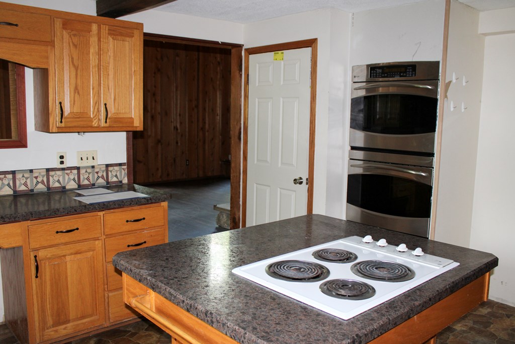 13893 County Road 100, Lakeville, Ohio 44638, 3 Bedrooms Bedrooms, ,2 BathroomsBathrooms,Residential,For Sale,County Road 100,9074089