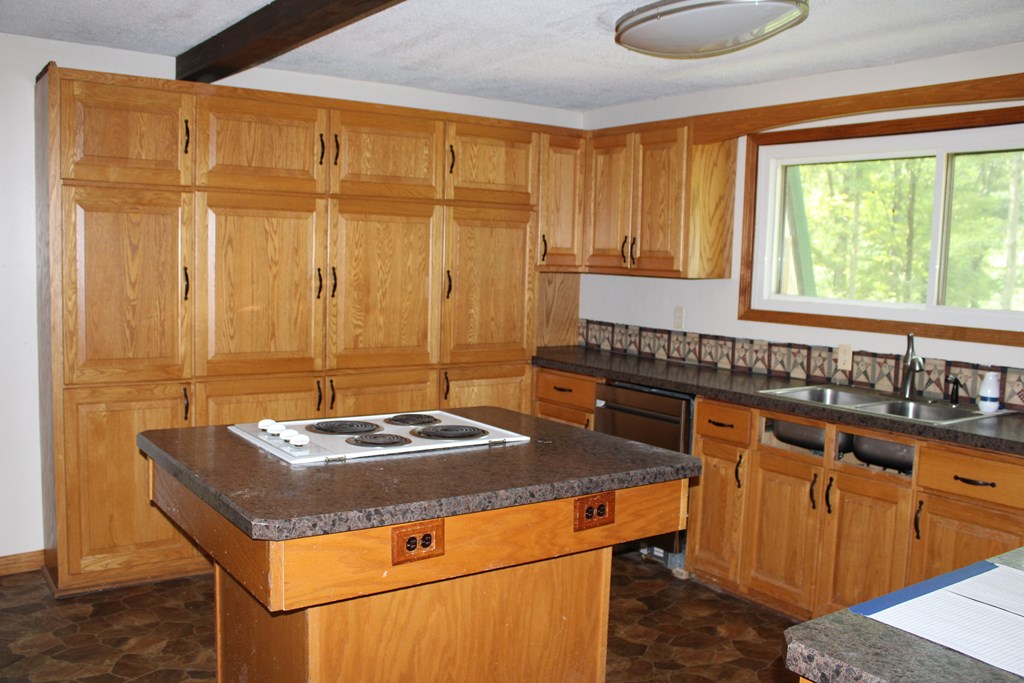 13893 County Road 100, Lakeville, Ohio 44638, 3 Bedrooms Bedrooms, ,2 BathroomsBathrooms,Residential,For Sale,County Road 100,9074089