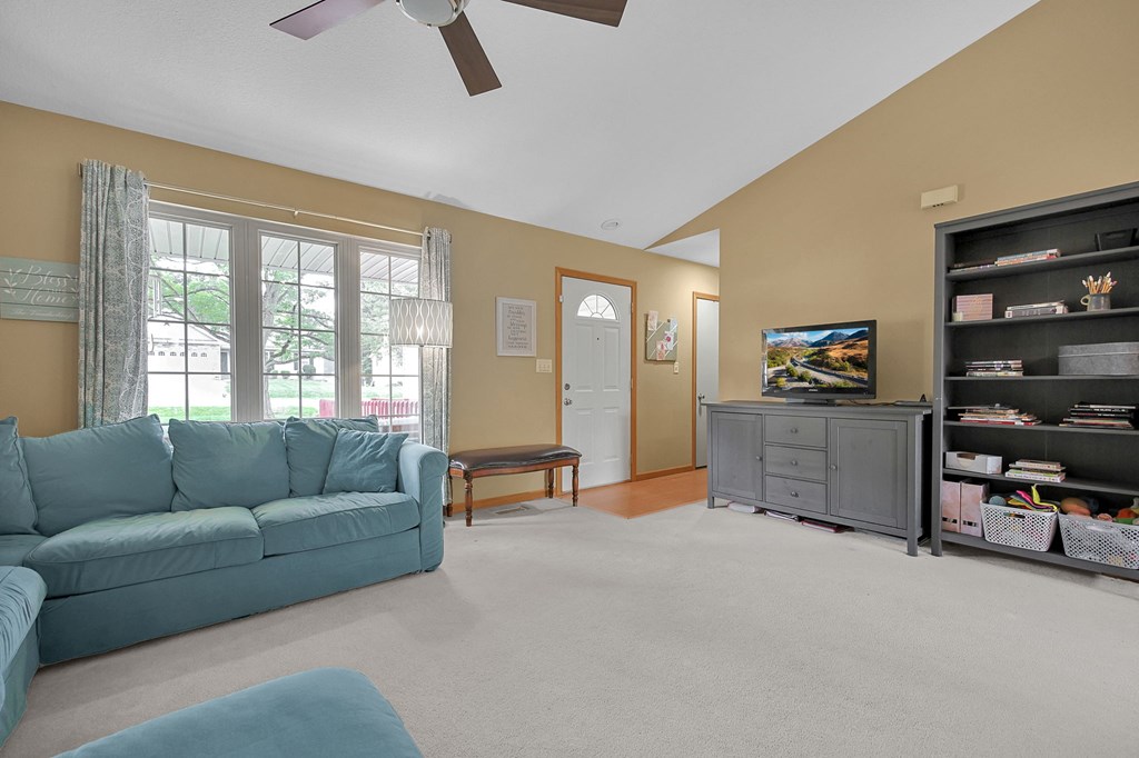 177 Lakeview Heights Drive, Howard, Ohio 43028, 4 Bedrooms Bedrooms, ,2 BathroomsBathrooms,Residential,For Sale,Lakeview Heights Drive,20100131