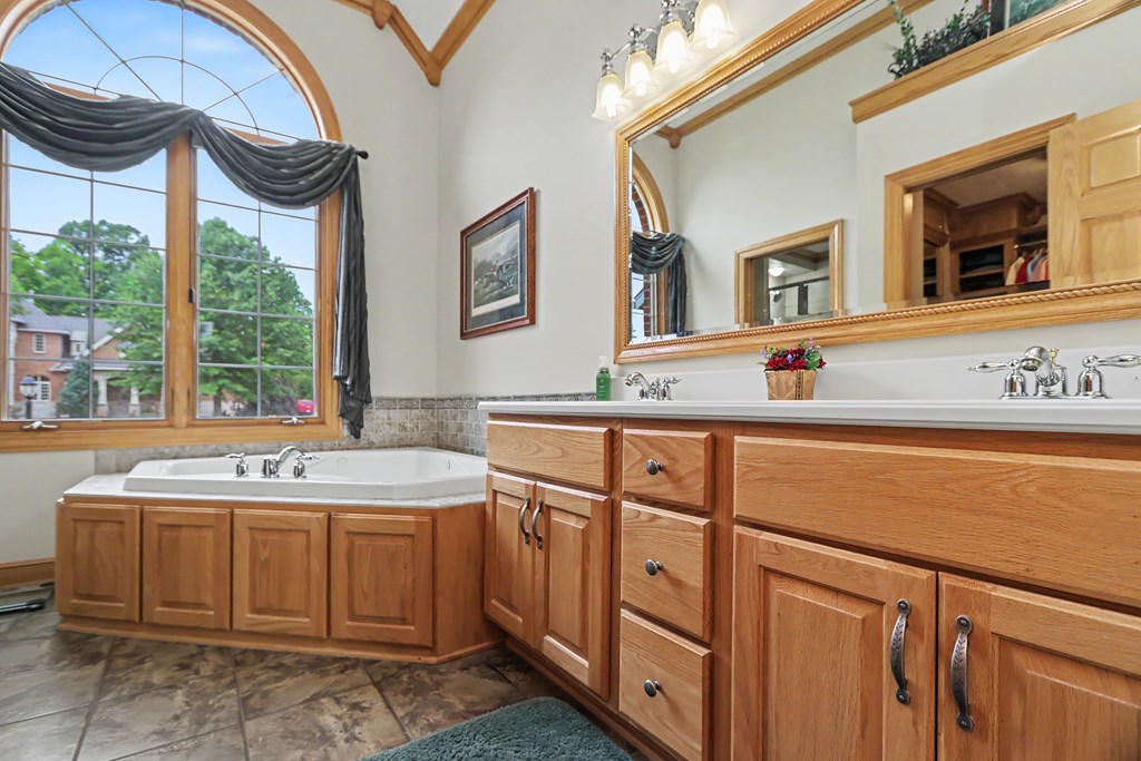 267 Camelot Lane, Ontario, Ohio 44903, 4 Bedrooms Bedrooms, ,3 BathroomsBathrooms,Residential,For Sale,Camelot Lane,20100168